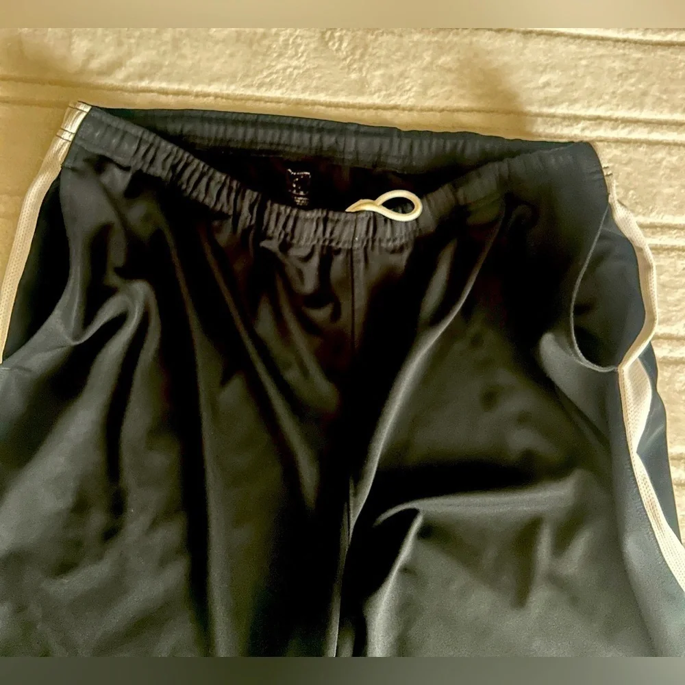 Nike Black and White Athletic Mens Shorts  Lightweight Performance​​​​​​​